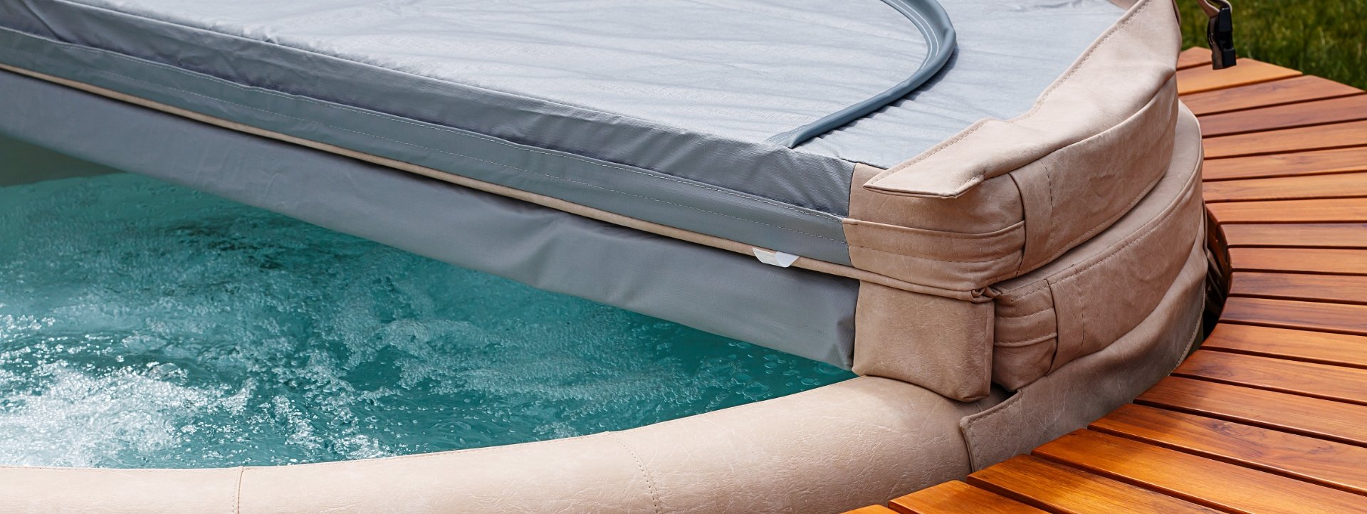 Porte couverture, simple et astucieux pour spa et spa de nage